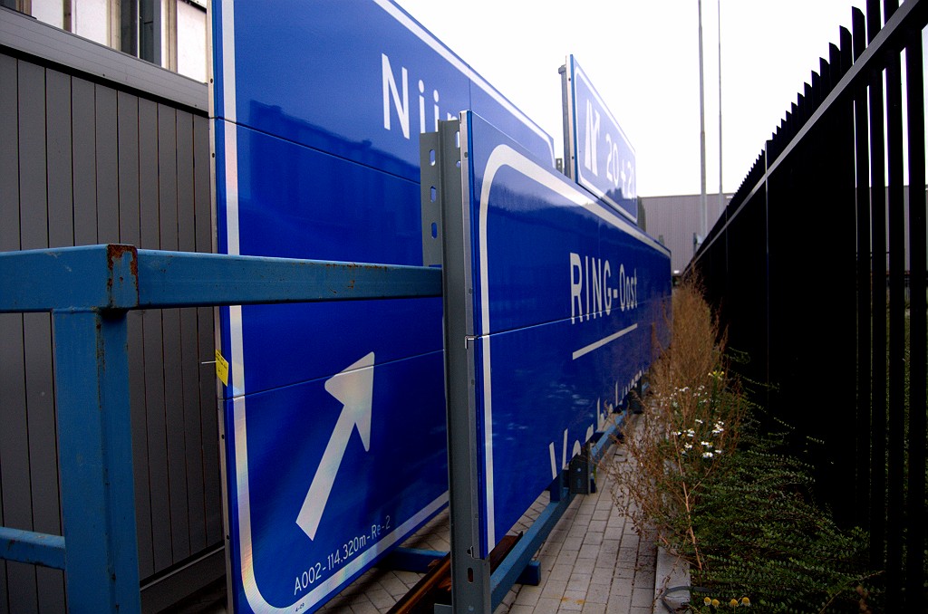 20091002-183548.bmp - Er komen kennelijk ook kantelwalsborden te hangen op de ring 's Hertogenbosch.