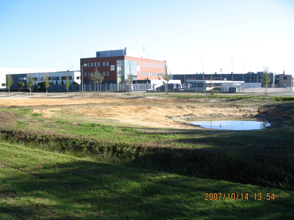 IMG_0648.JPG - Nog een bergingsvijver. Meer over dit project en andere natuurcompensatie voor de verbreding in het  landschapsplan .