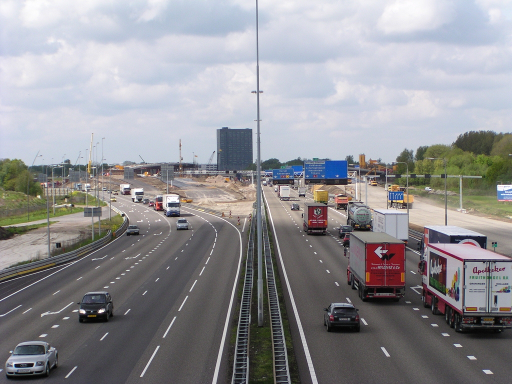 p4290002.jpg - Meer asfalt aangebracht op de traces van/naar de kunstwerken in het midden van kp. de Hogt.  week 200816 