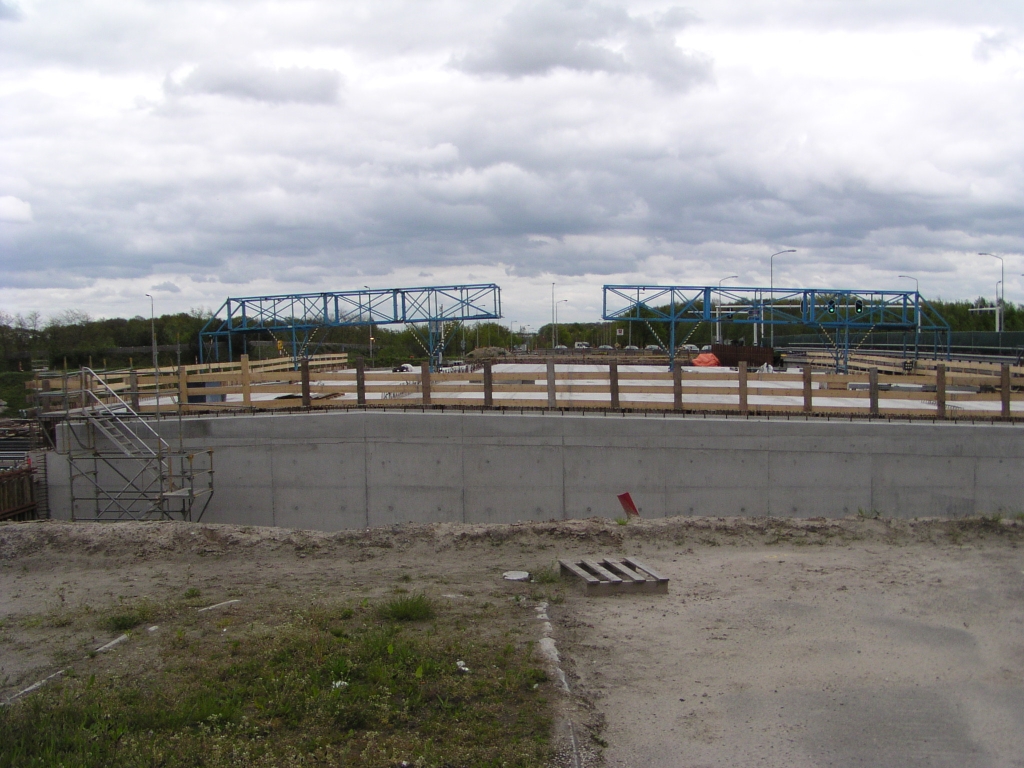 p4300011.jpg - Ook vanuit westelijke richting gezien worden we niet veel wijzer.  week 200814 