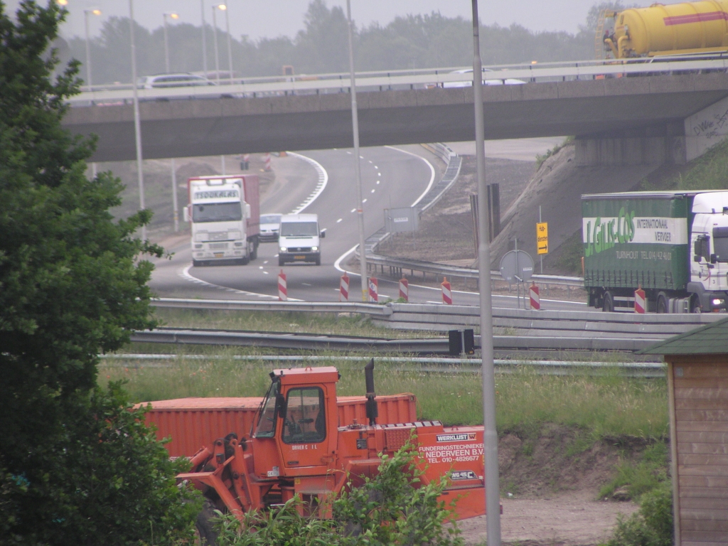p6050051.jpg - ... en in verkeer.