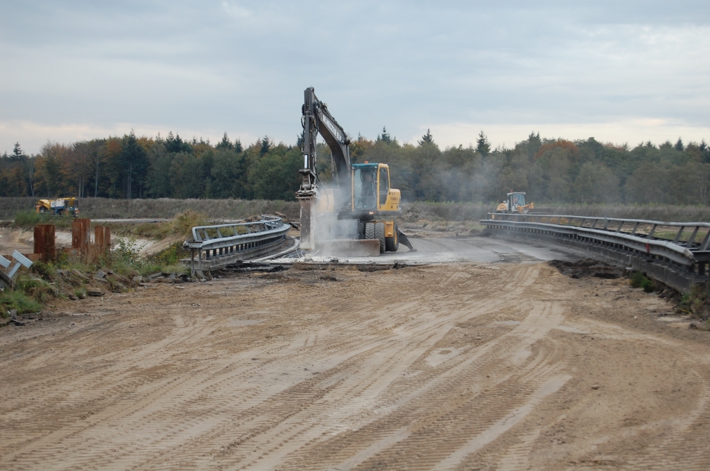 20081018-171221.jpg - Misschien is het wel standaard aannemerbeleid om kunstwerken meteen na vrijkomen te incapaciteren, zodat faseringen niet meer teruggedraaid kunnen worden ;-)