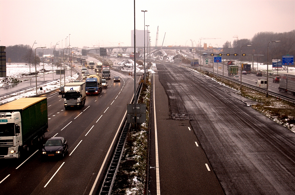 20081124-125247.jpg - kp. de Hogt oost. Alleen oud asfalt is ZOAB.  week 200841 