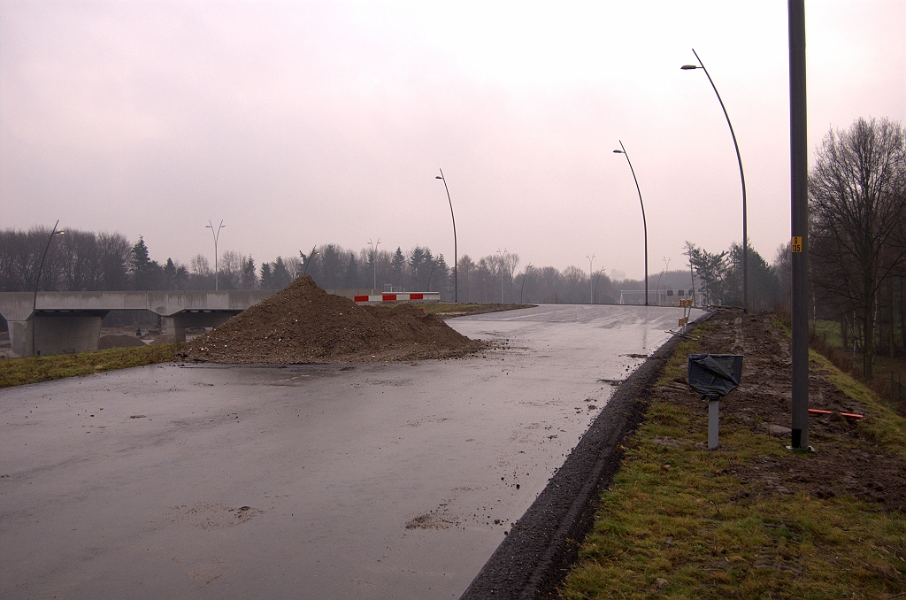 20081130-140238.jpg - In de aansluiting Strijp is dit (voorlopig?) het laatste bordje. Op KW 10 en verder stadinwaarts zijn ze niet te vinden, alhoewel het einde van het rijksgedeelte hier nog zo'n 600 meter verwijderd is.