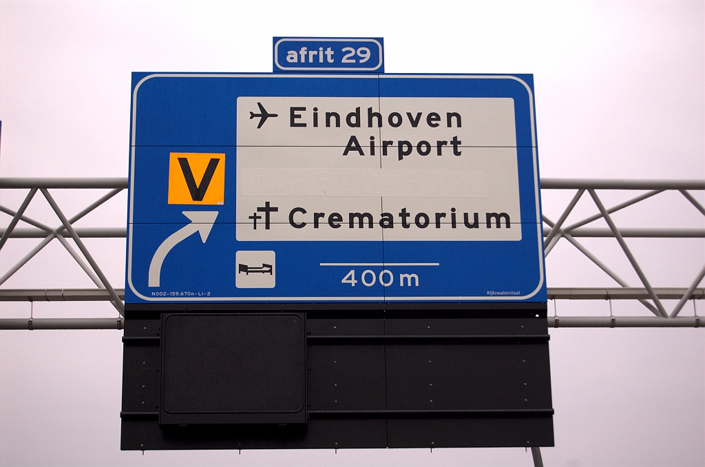 20081130-142418.jpg - 400 meter versie van het  nulmeter bord in de afrit Airport , dat er al 8 maanden hangt. De gebruikelijke 600 meter zou het bord te dicht of in de aansluiting Strijp doen geraken.