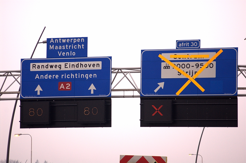 20081130-145539.jpg - Nu weer geen witte afplakking van het industriedoel. Op de oude borden kwam overigens geen bedrijventerreinbewegwijzering voor.