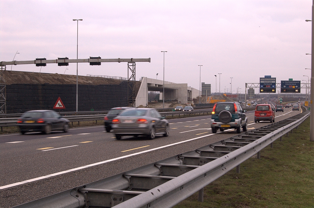 20081225-150328.jpg - En inderdaad, ook hier een gecurvde zandpakettenwal. Wellicht ook hier keiroosters te zijner tijd.  week 200846 