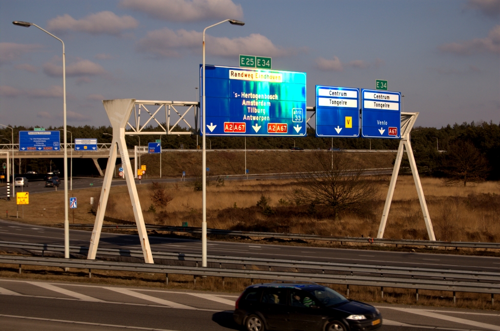 20090201-134225.jpg - We keren hier om de situatie van zuid naar noord te gaan inspecteren. Geen N2 verwijzingen in kp. Leenderheide vanuit zuidelijke richting.