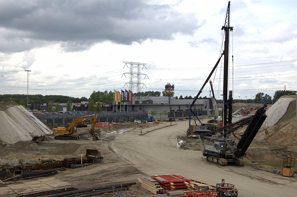 20090516-164215.bmp - Van de drie heimachines is er nog eentje over in KW 44, de verbindingsweg Woensel-Tilburg over verbindingsweg Nijmegen-Woensel.  week 200918 