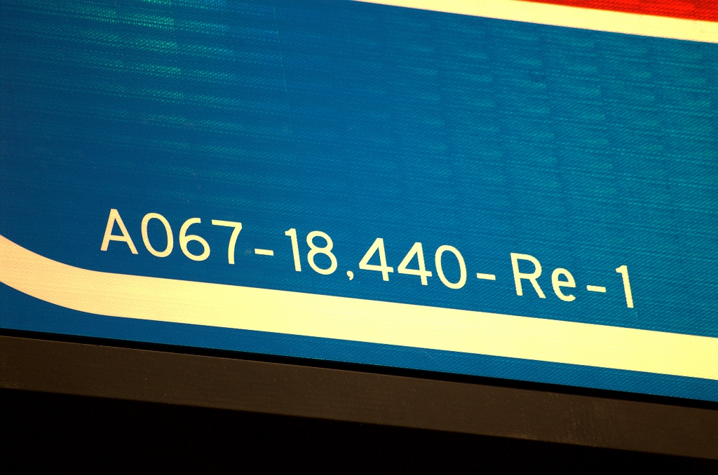 20090905-150404.bmp - Geen suffixen hier in de bordnummers. De oostelijke lopende verbindingsweg blijft dus de "hoofdrichting" van de A67, voor de enkele honderden meters dat het nog duurt. Op de hectometerbordjes komt dan eenvoudig de "Re" aanduiding achter het kilometergetal.