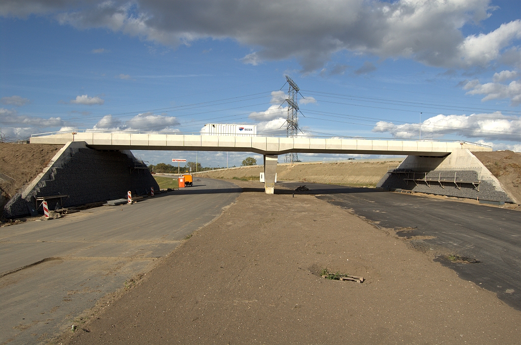 20091004-161012.bmp - Landhoofden in KW 43 gaan volledig aan het oog ontrokken worden door steenkorven.  week 200937 