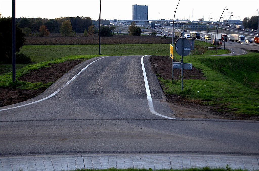 20091027-173051.bmp - ...maar al wel in de afrit vanuit de richting Amsterdam, die echter pas twee weken later wordt opengesteld.