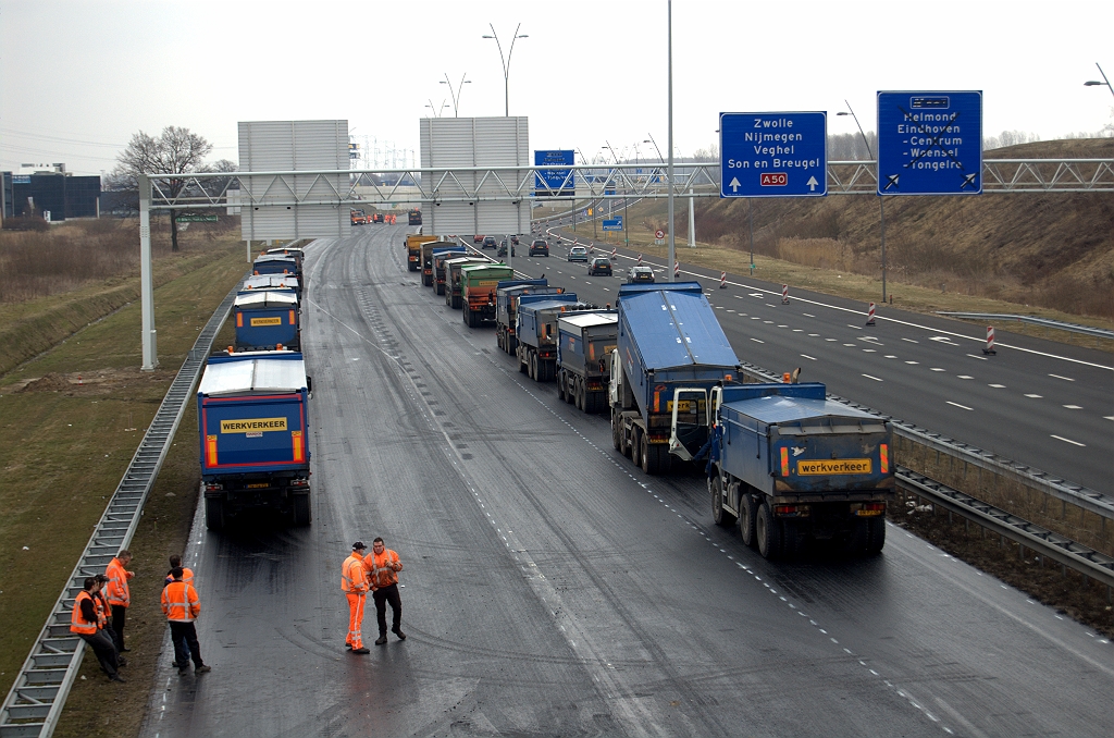 20100314-132022.bmp - ...waar het ZOAB nog ontbreekt. Oude markering wel verwijderd en kleeflaag aangebracht.  week 200913 