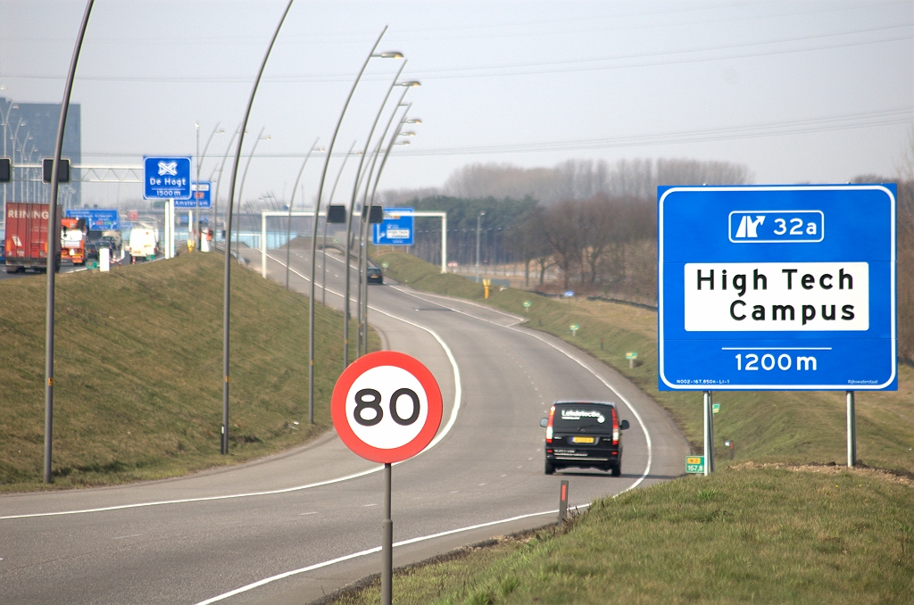 20100318-114650.bmp - Volgende afrit waarin klassieke bermborden op 600, 300 en 0 meter werden vervangen door "pseudo-NBA" op 1200, 600 en 0 meter.