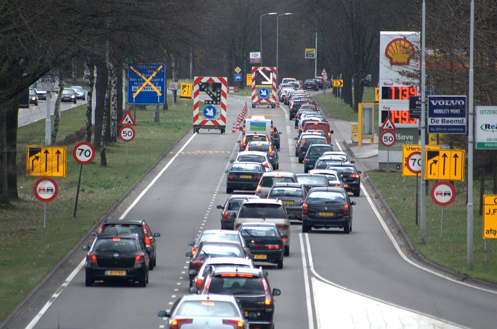 20100320-173423.bmp - Gemeentelijk deel van de Kennedylaan staduitwaarts tijdens het afsluitweekend. Verkeer wordt verdreven naar de afrit Esp.