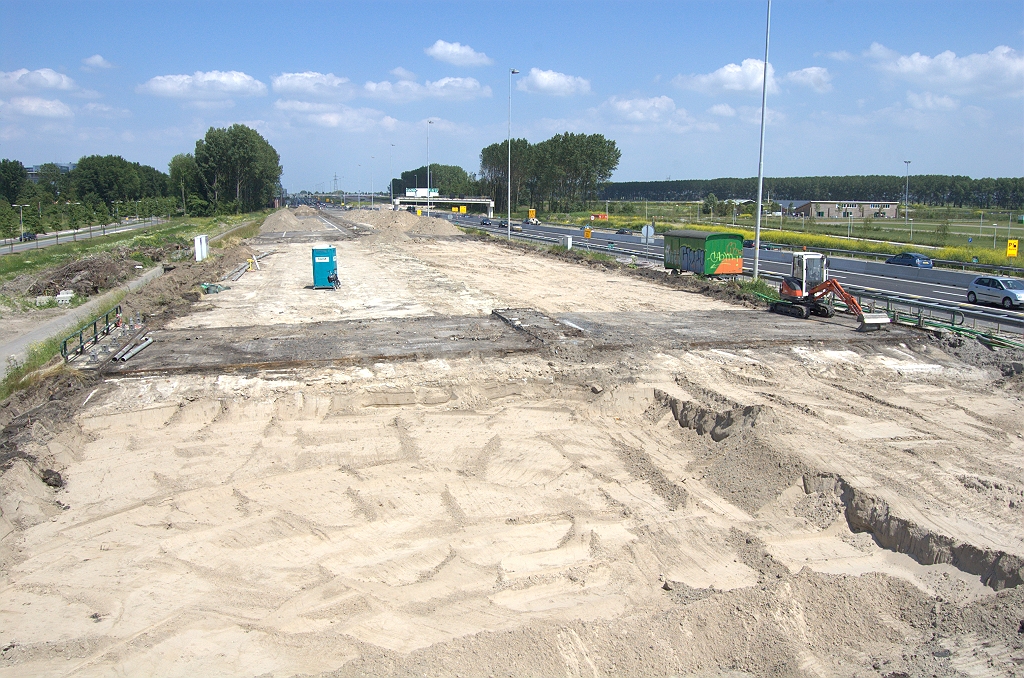 20100626-145743.bmp - De verplaatsing zal wat te maken hebben met de verdiepte ligging van de A4 die zo ongeveer hier begint, alhoewel op de lengteprofiel-kaart nu juist een hobbel van 2,75 meter boven NAP op dit punt is te herkennen.