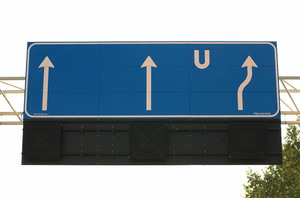 20100626-180436.bmp - Het lijkt eigenlijk meer op de letter "U" dan op een dreigend obstakel. Een afstandaanduiding was misschien ook een goed idee geweest.