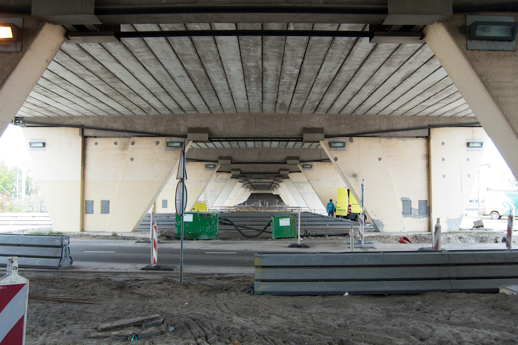 20100515-151452.jpg - Viaduct S101 met opvallende dwarsspan (?) constructie