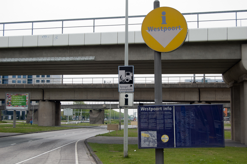 20100515-164115.jpg - Continuering spiegelafstelplaatsbewegwijzering vanaf de afrit S102 op de Basisweg