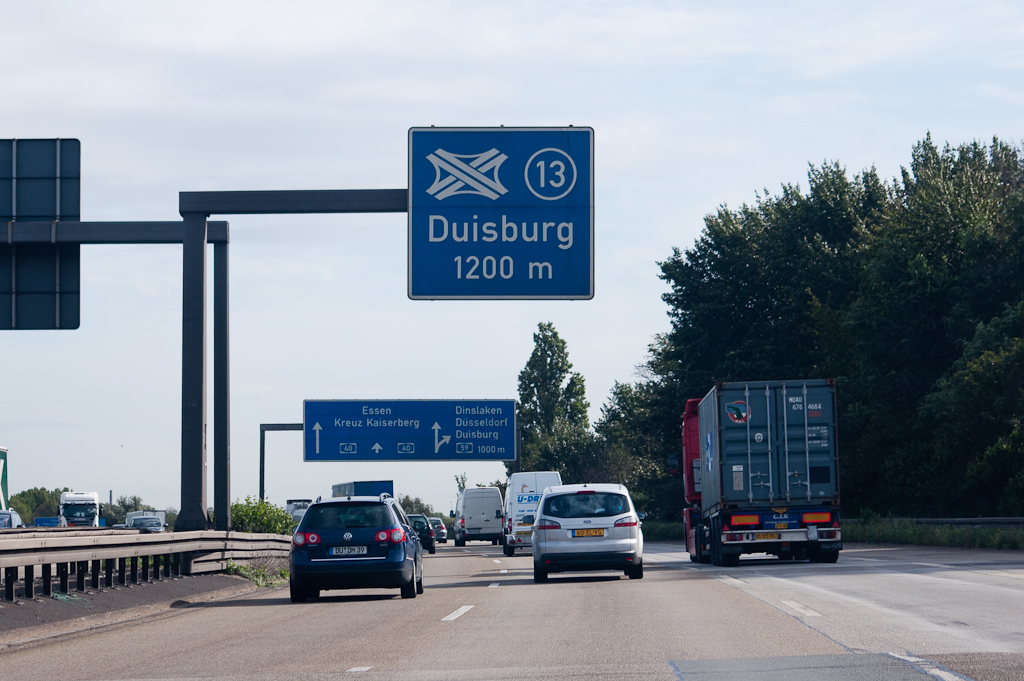 20110811-090250.jpg - Ook hier rechtdoor. Merk op dat in Duitsland ook de knooppunten een "afritnummer" hebben.