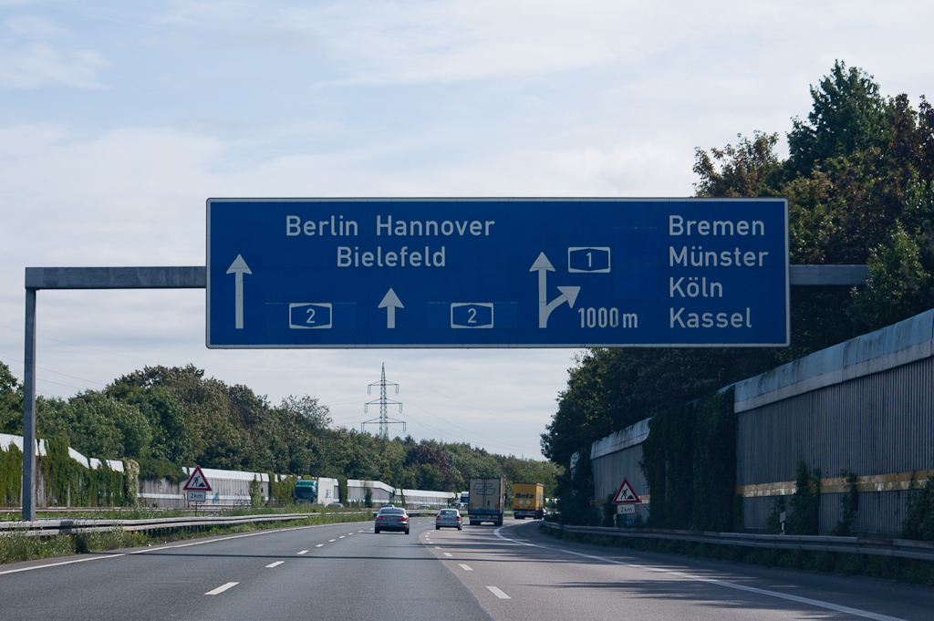 20110811-100741.jpg - Hebben we niet in Nederland. Een knooppunt tussen de A1 en de A2.