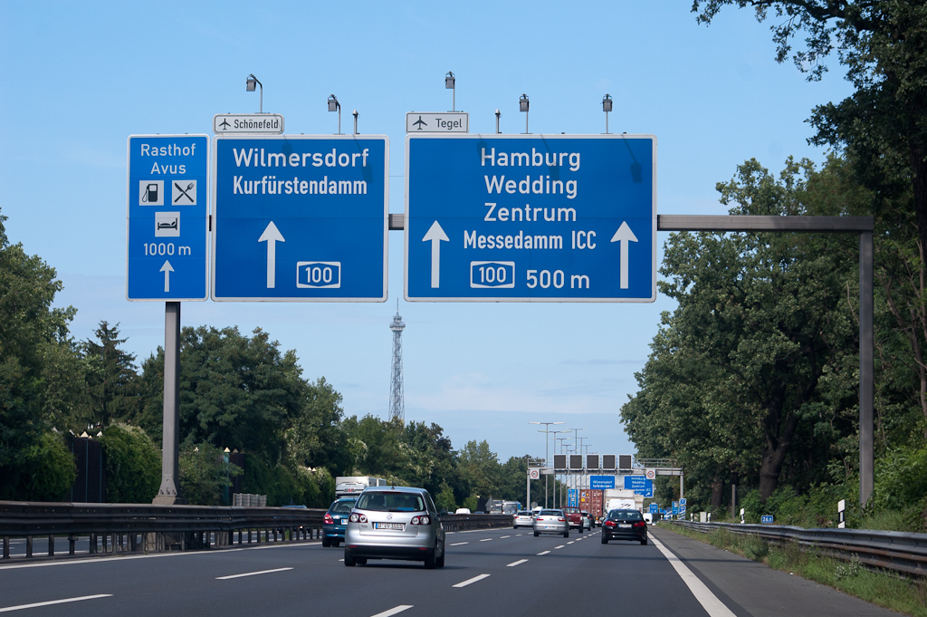 20110811-151906.jpg - De drievoudige stapeling van geleiderails herinnert misschien nog aan het circuit-verleden van de A115/AVUS.