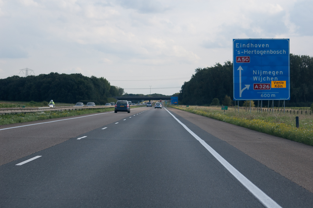 20110815-172759.jpg - Gele doelen misschien bijgeplakt in geval van obstructie van de A73.