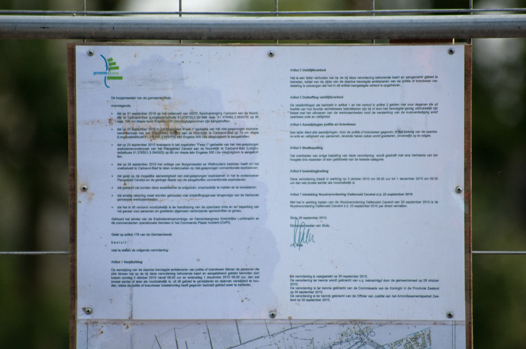 20110417-124510.jpg - De tekst lijkt te gaan over het verwijderen van vliegtuigbommen in de gemeente Sluis, zo'n 150 kilometer verderop.