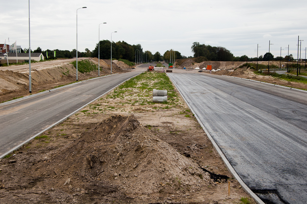 20110917-143730.jpg - Asfaltploeg heeft ook de Noord-Brabantlaan bezocht waar nog wat laagjes ontbraken.  week 201136 
