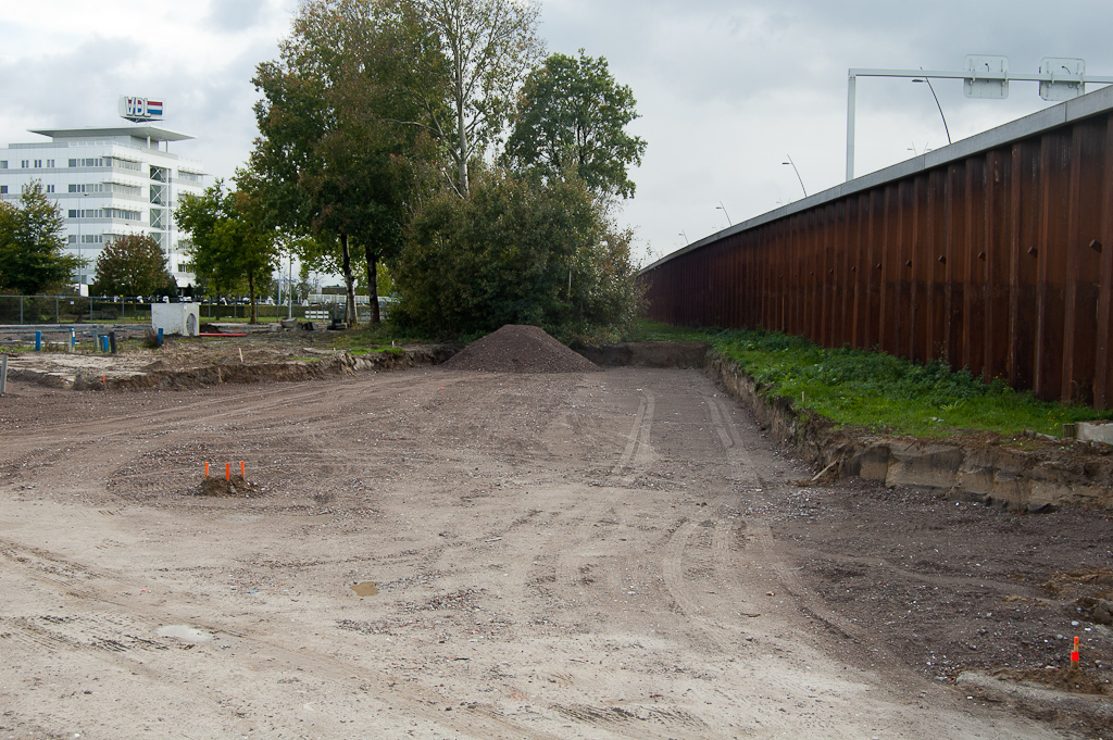20111008-142605.jpg - Puinfundering aangebracht in het cunet voor de afrit vanuit de richting Maastricht.  week 201139 