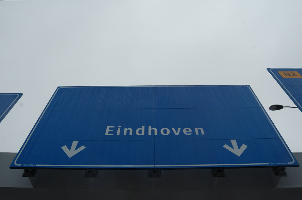 20111222-141433.JPG - Ook hier geen overplakkers of gepopnageld blauw.