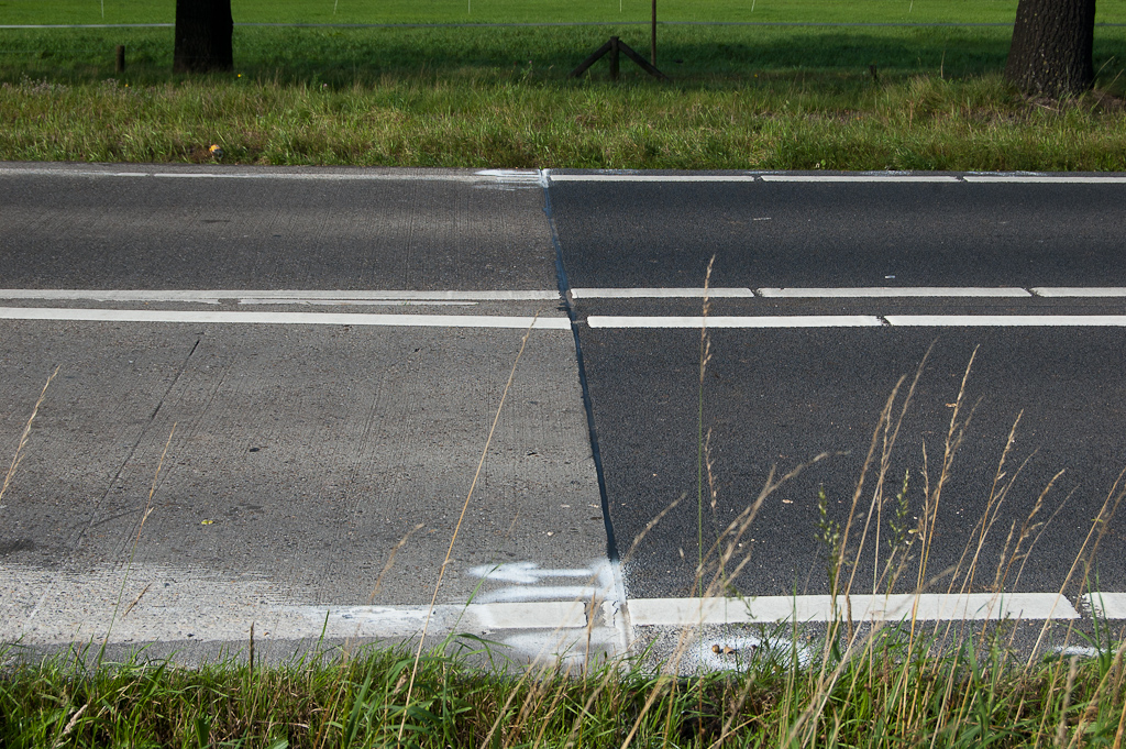 20110913-155411.jpg - De dunne overlaging ziet er nieuw uit, maar niet zo recent dat het in het huidige project zou zijn uitgevoerd.