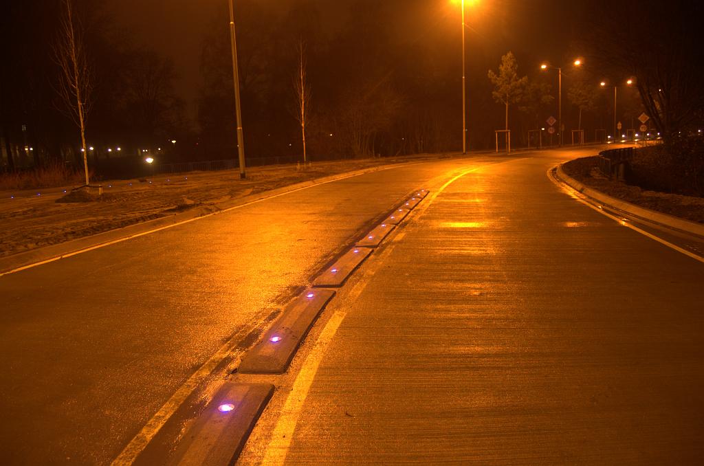 20081218-223147.jpg - Van de rotonde af en de Tilburgseweg op.